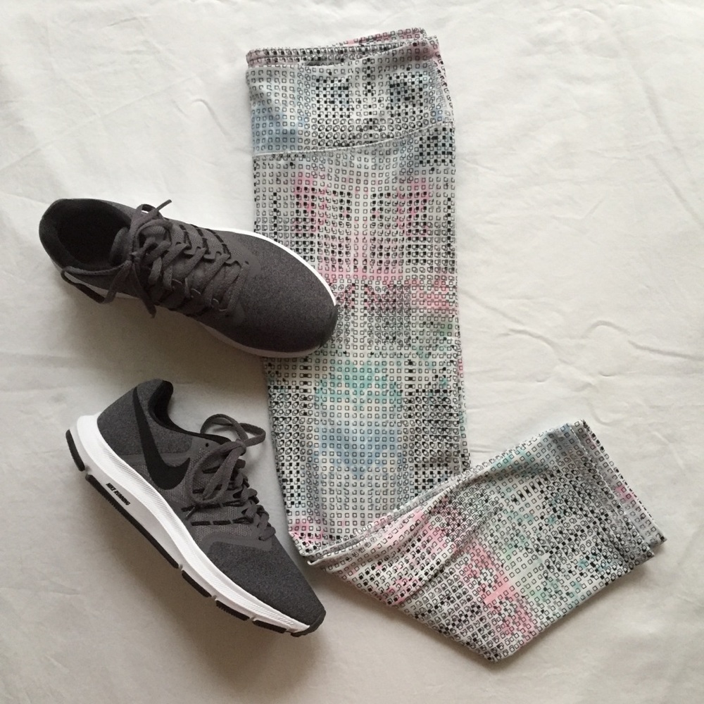 Fabletics 7/8 Pastel Yoga Workout Leggings